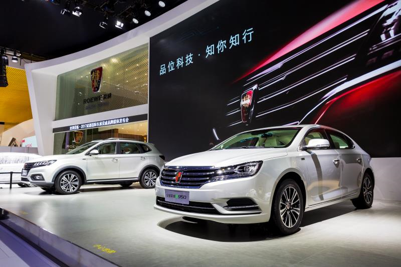 全新榮威950、榮威e950定義“高級轎車” 成都車展亮相售價16.88萬起 互聯(lián)網汽車上市一周年 系統(tǒng)升級帶來顛覆式進化