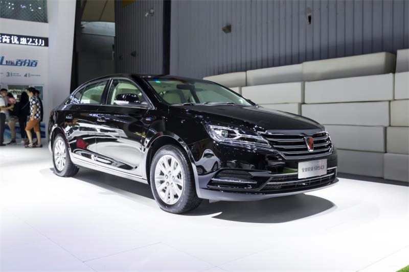 全新榮威950、榮威e950定義“高級轎車” 成都車展亮相售價16.88萬起 互聯(lián)網汽車上市一周年 系統(tǒng)升級帶來顛覆式進化