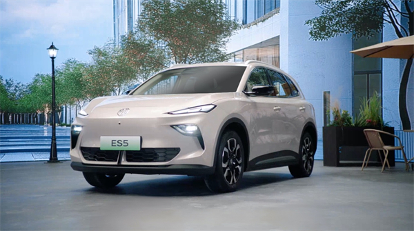 開創(chuàng)傳統(tǒng)車企先河，MG重新發(fā)布ES5，“領(lǐng)先一代、便宜一萬”重塑格局