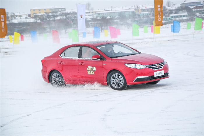 為正能量點贊！上汽乘用車獲2015中國品牌代表稱號